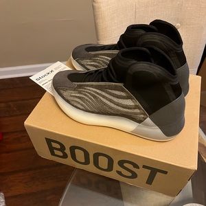 YZY QNTM SIZE 11. Purchased on 1/28/22and delivered on 2/4/22 from StockX.